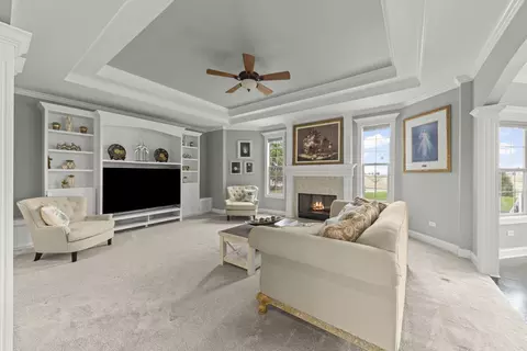 Living - 13452 Skyline Dr, Plainfield, IL 60585 photo 2 of 5