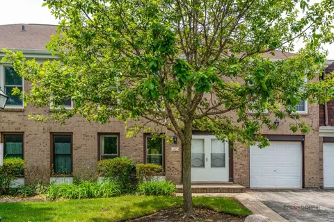 805 Garfield Ave, Libertyville, IL 60048