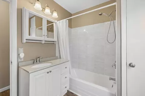 Bath - 714 19th Ave, Fulton, IL 61252 photo 2 of 2