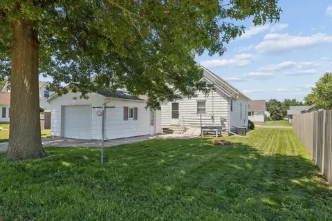 Exterior - 714 19th Ave, Fulton, IL 61252 photo 2 of 5