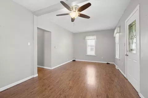 Living - 714 19th Ave, Fulton, IL 61252 photo 3 of 4