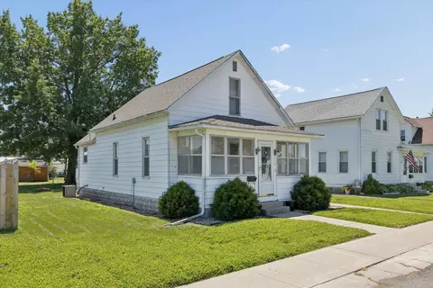 Exterior - 714 19th Ave, Fulton, IL 61252 photo 1 of 5