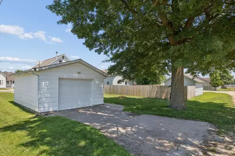 Exterior - 714 19th Ave, Fulton, IL 61252 photo 3 of 5