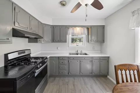 Kitchen - 714 19th Ave, Fulton, IL 61252 photo 2 of 2