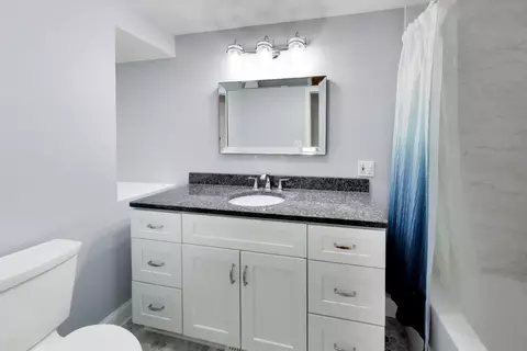 Bath - 708 N Summit St, Wheaton, IL 60187 photo 2 of 4