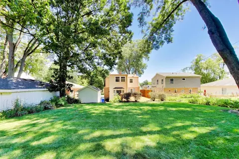 Exterior - 708 N Summit St, Wheaton, IL 60187 photo 8 of 10