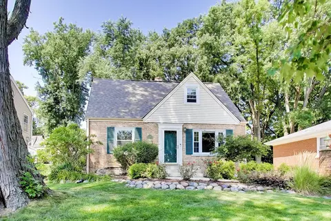 Exterior - 708 N Summit St, Wheaton, IL 60187 photo 2 of 10