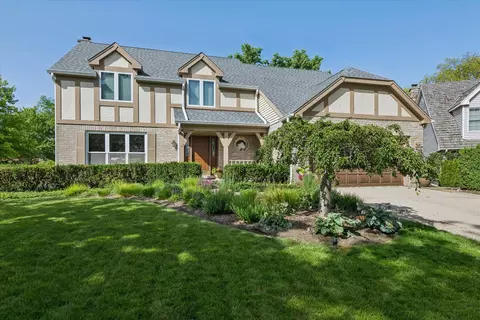 2 N Richmond Ct, Lake Zurich, IL 60047
