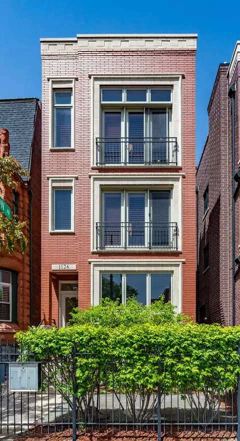 1126 W Fullerton Ave #2, Chicago, IL 60614