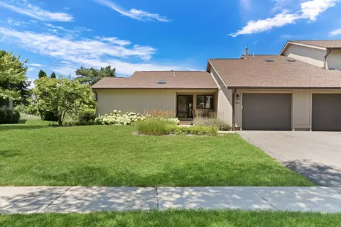 826 Shakespeare Dr #30, Grayslake, IL 60030