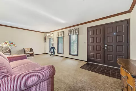 915 Carriage Dr, Algonquin, IL 60102 photo 2
