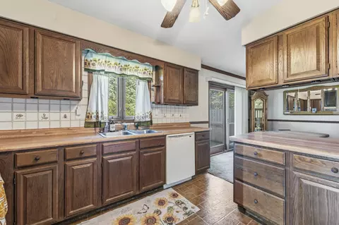 915 Carriage Dr, Algonquin, IL 60102 photo 3
