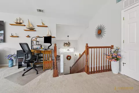 Entry Way - 5302 Cobblers Xing, Mchenry, IL 60050 photo 2 of 2