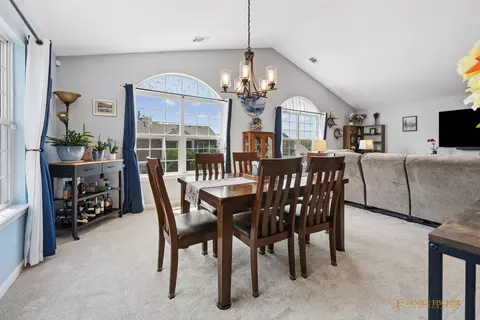Dining - 5302 Cobblers Xing, Mchenry, IL 60050 photo 3 of 3