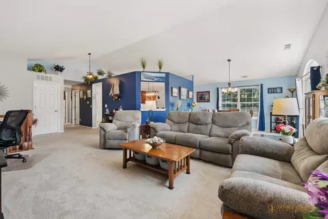 Living - 5302 Cobblers Xing, Mchenry, IL 60050 photo 2 of 3