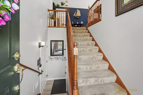 Entry Way - 5302 Cobblers Xing, Mchenry, IL 60050 photo 1 of 2