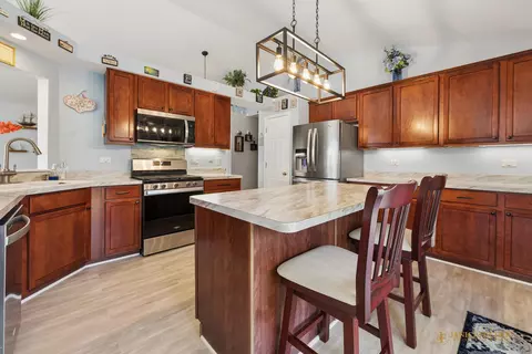 Kitchen - 5302 Cobblers Xing, Mchenry, IL 60050 photo 1 of 4