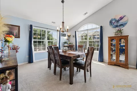 Dining - 5302 Cobblers Xing, Mchenry, IL 60050 photo 2 of 3