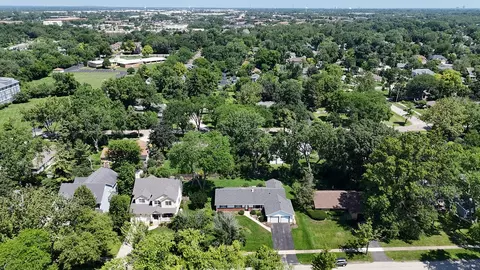 325 E Hawthorne Blvd, Wheaton, IL 60187 photo 8