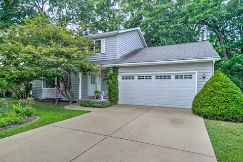 6211 N Teal Wood Cir, Peoria, IL 61615