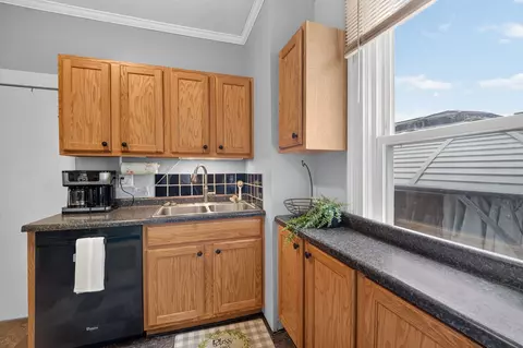 Kitchen - 2310 11th Avenue B Ave, Moline, IL 61265 photo 4 of 4
