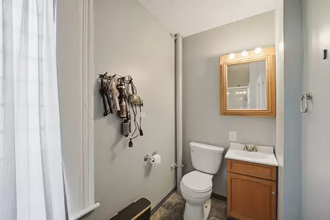 Bath - 2310 11th Avenue B Ave, Moline, IL 61265 photo 1 of 4