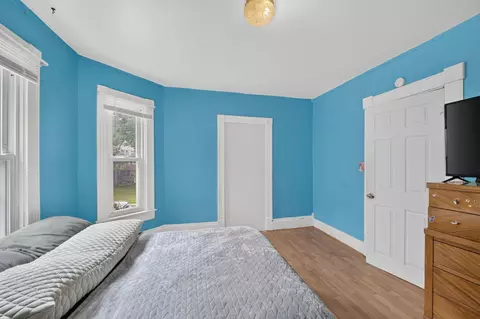 Bedroom - 2310 11th Avenue B Ave, Moline, IL 61265 photo 4 of 5