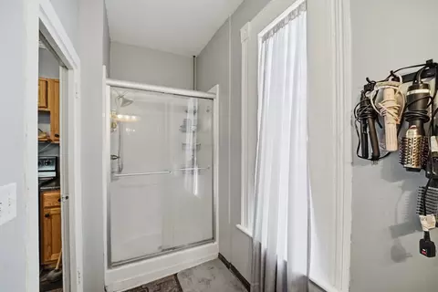 Bath - 2310 11th Avenue B Ave, Moline, IL 61265 photo 2 of 4