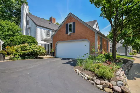 64 Whittington Crse, Saint Charles, IL 60174