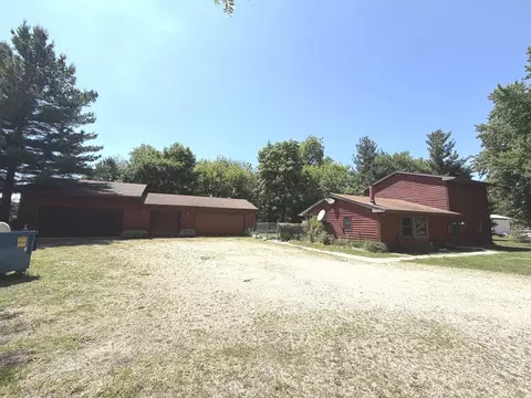 737 A Searls Rd, Amboy, IL 61310