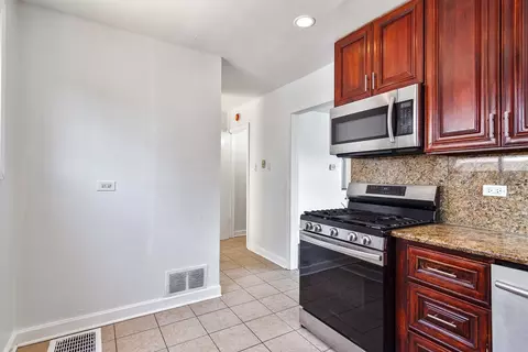 446 Oak St, Des Plaines, IL 60016 photo 9