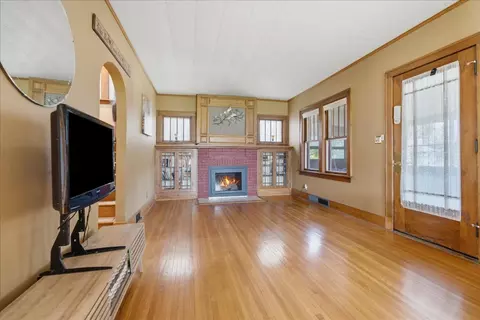 Living - 9 Hale Ct, Normal, IL 61761 photo 3 of 6