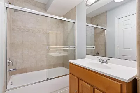 Bath - 2307 W Haddon Ave #A, Chicago, IL 60622 photo 2 of 2