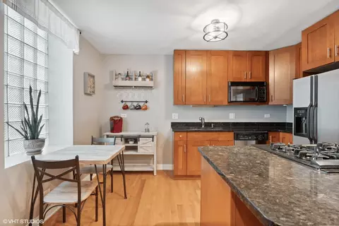 Kitchen - 2307 W Haddon Ave #A, Chicago, IL 60622 photo 1 of 2