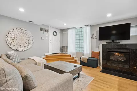 Living - 2307 W Haddon Ave #A, Chicago, IL 60622 photo 4 of 4