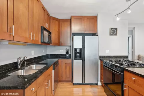 Kitchen - 2307 W Haddon Ave #A, Chicago, IL 60622 photo 2 of 2