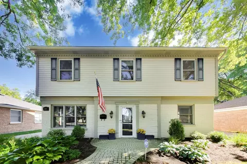 833 E Rockland Rd, Libertyville, IL 60048