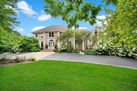 8 Lakeside Dr, South Barrington, IL 60010