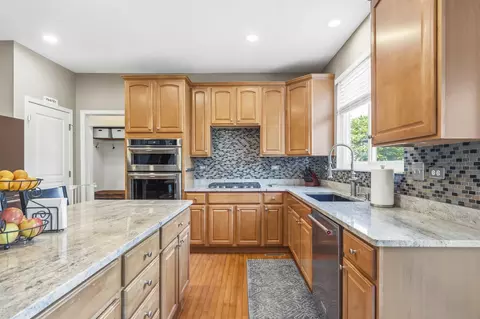 Kitchen - 531 Brookside Ave, Algonquin, IL 60102 photo 3 of 8