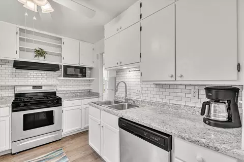 Kitchen - 3708 5th Ave, Moline, IL 61265 photo 2 of 4
