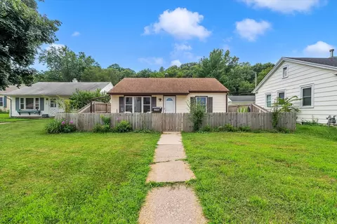 Exterior - 3708 5th Ave, Moline, IL 61265 photo 2 of 7