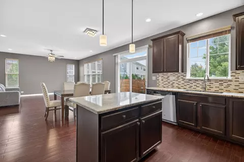 Kitchen - 12807 Timber Wood Cir, Plainfield, IL 60585 photo 4 of 7