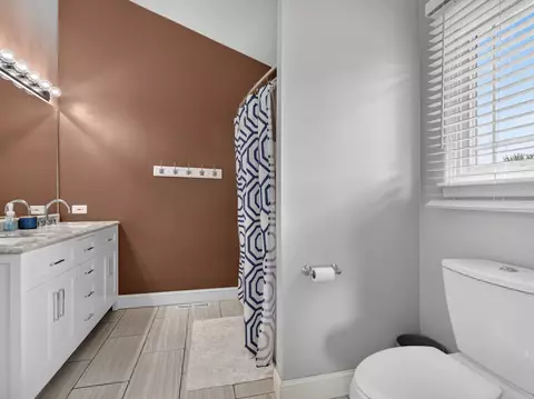 Bath - 1401 Martin Ct, Plainfield, IL 60586 photo 2 of 3