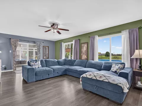 Living - 1401 Martin Ct, Plainfield, IL 60586 photo 2 of 4