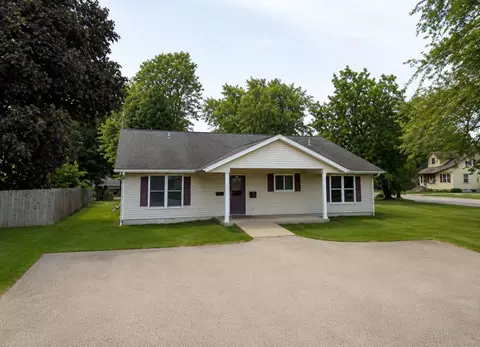7 Arcade Ct, Freeport, IL 61032 photo 1