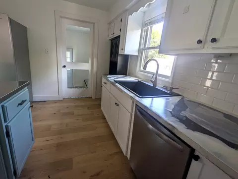 Kitchen - 1460 S 6th Ave, Kankakee, IL 60901 photo 5 of 5