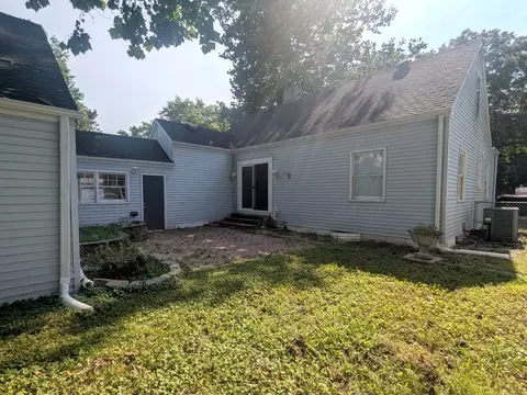 Exterior - 1460 S 6th Ave, Kankakee, IL 60901 photo 5 of 6
