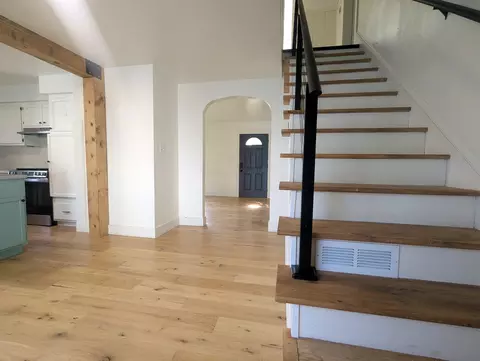 Entry Way - 1460 S 6th Ave, Kankakee, IL 60901 photo 3 of 8