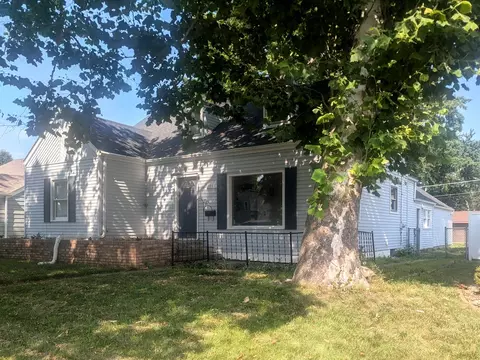 Exterior - 1460 S 6th Ave, Kankakee, IL 60901 photo 4 of 6