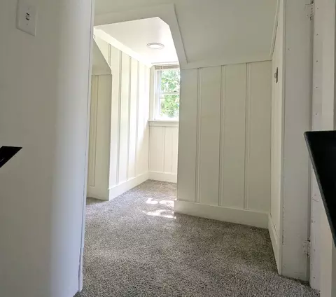 Entry Way - 1460 S 6th Ave, Kankakee, IL 60901 photo 4 of 8
